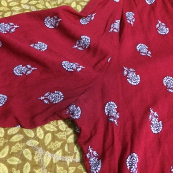 3/4 sleeve crimson red top - Picture 3 of 3